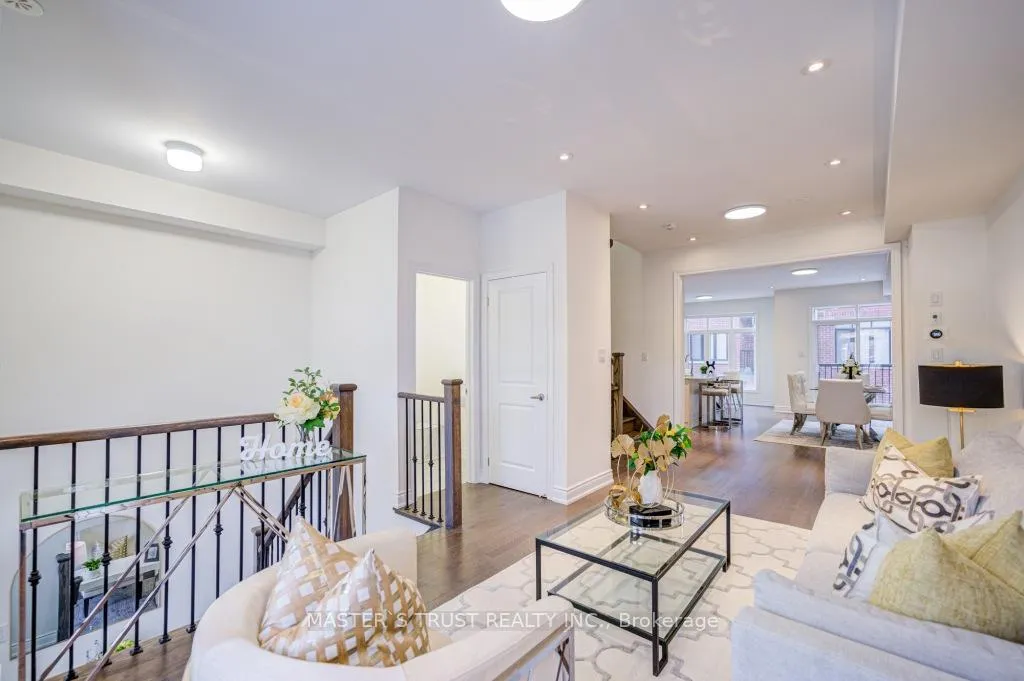 Photo 4 of 105 Lichfield Road, Markham, Unionville — HOMEH