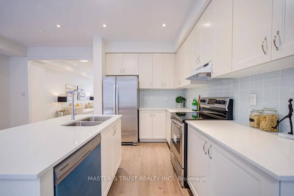 Photo 14 of 105 Lichfield Road, Markham, Unionville — HOMEH