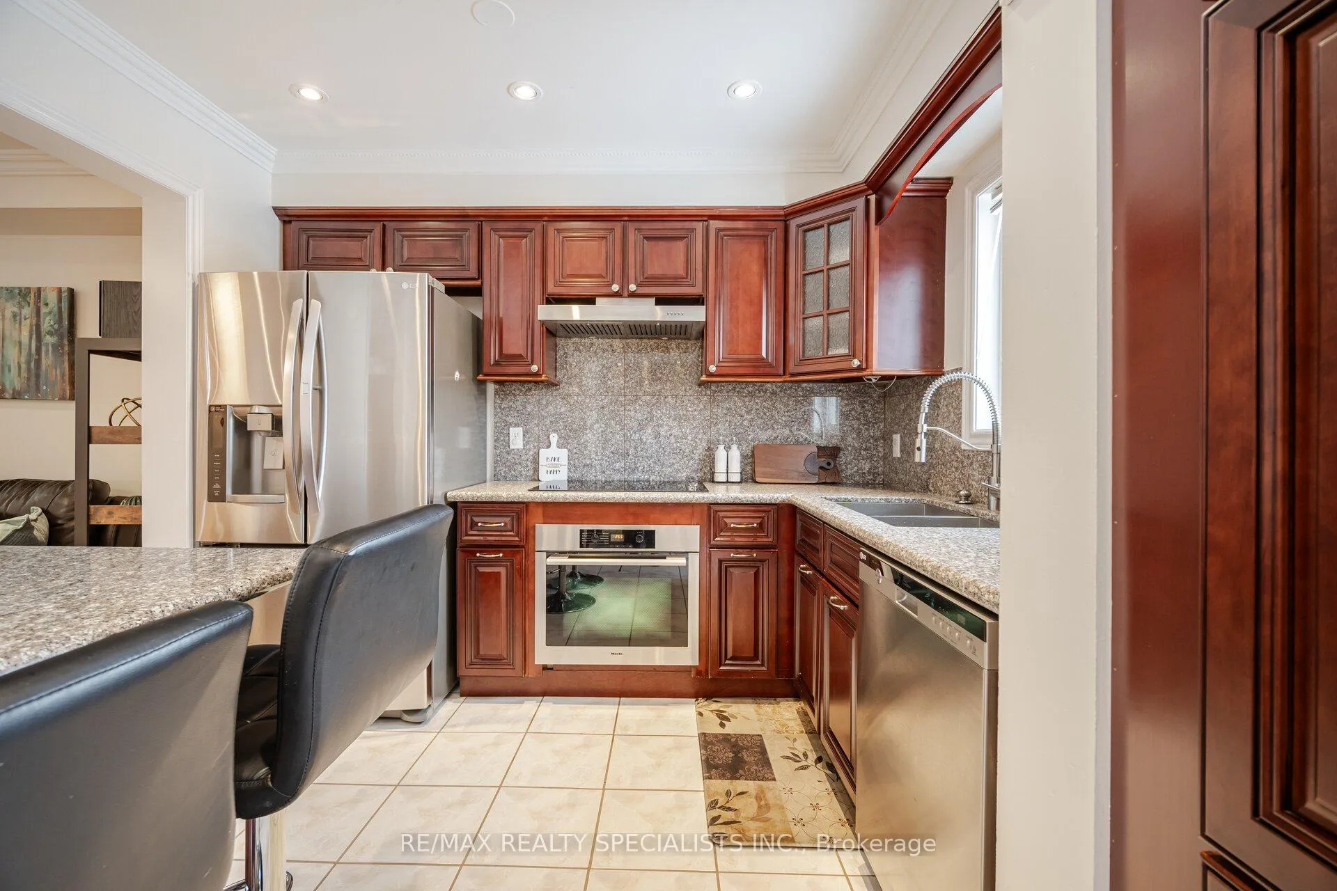 Photo 10 of 36 La Pinta Street, Vaughan, Vellore Village — HOMEH