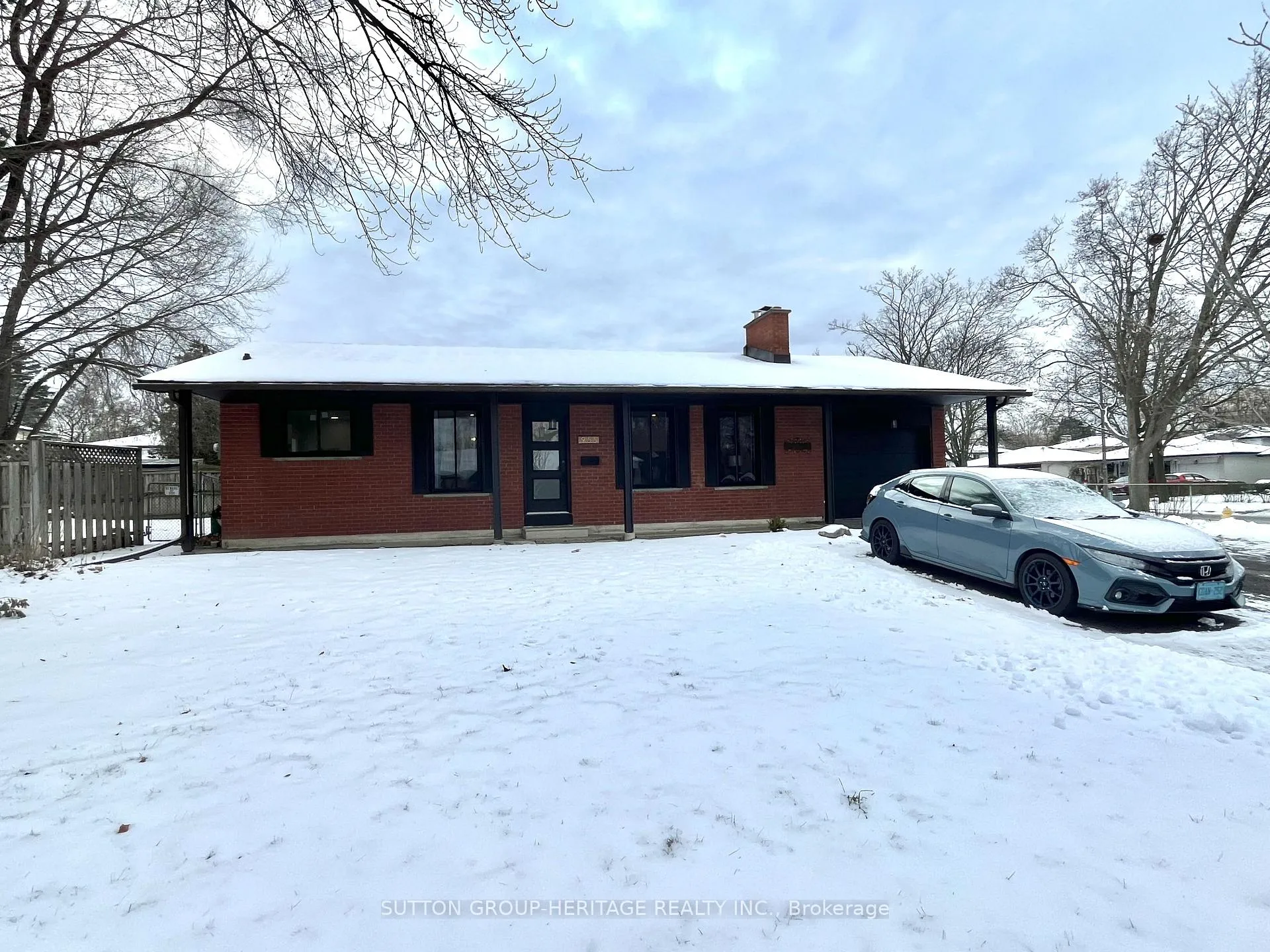 Front of 955 Hawthorne Court