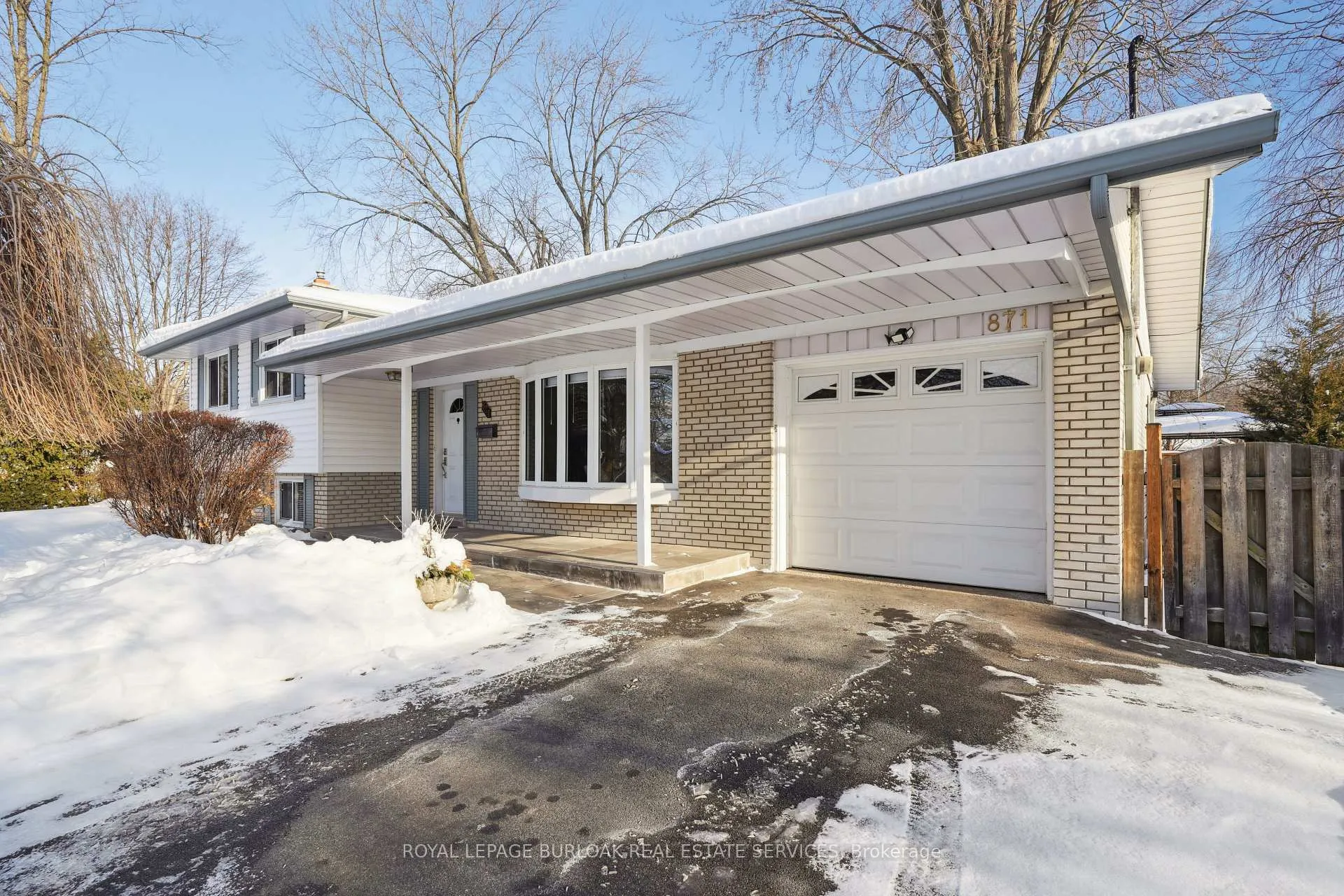 Photo 3 of 871 Francis Road, Burlington, LaSalle — HOMEH