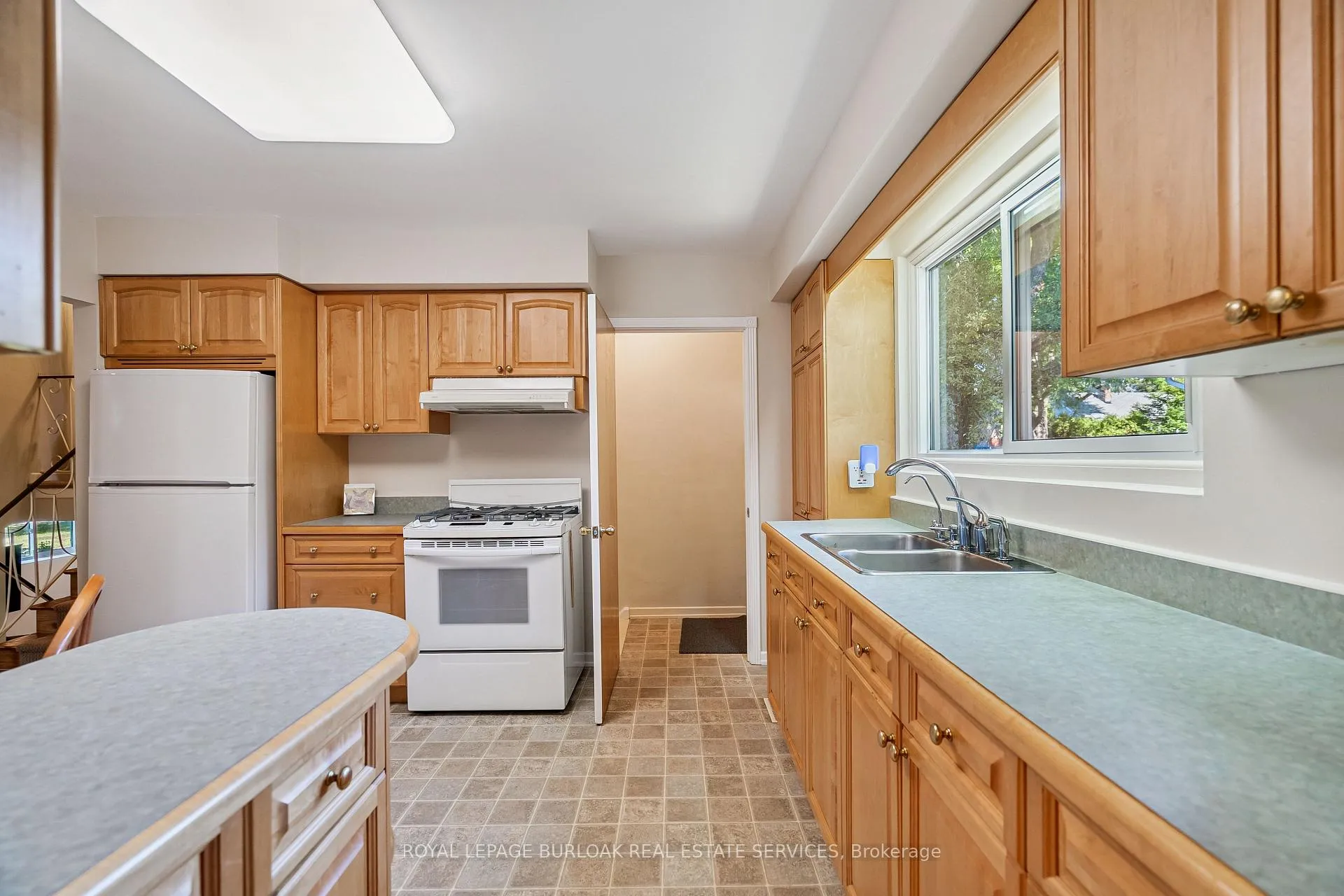 Photo 10 of 871 Francis Road, Burlington, LaSalle — HOMEH