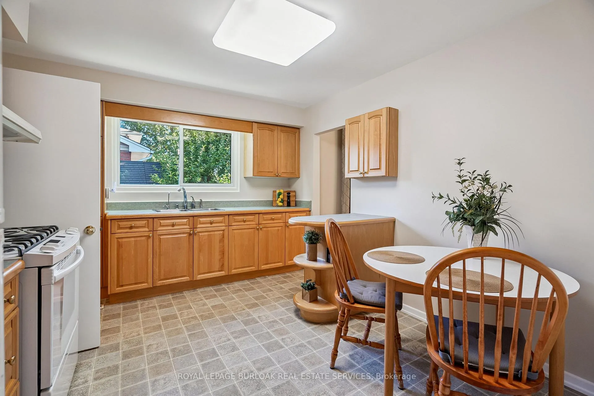 Photo 11 of 871 Francis Road, Burlington, LaSalle — HOMEH