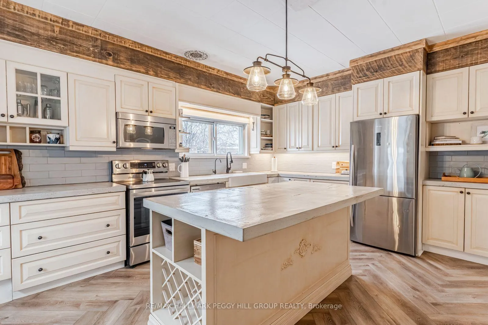 Photo 5 of 7196 26 Highway, Clearview, Stayner — HOMEH