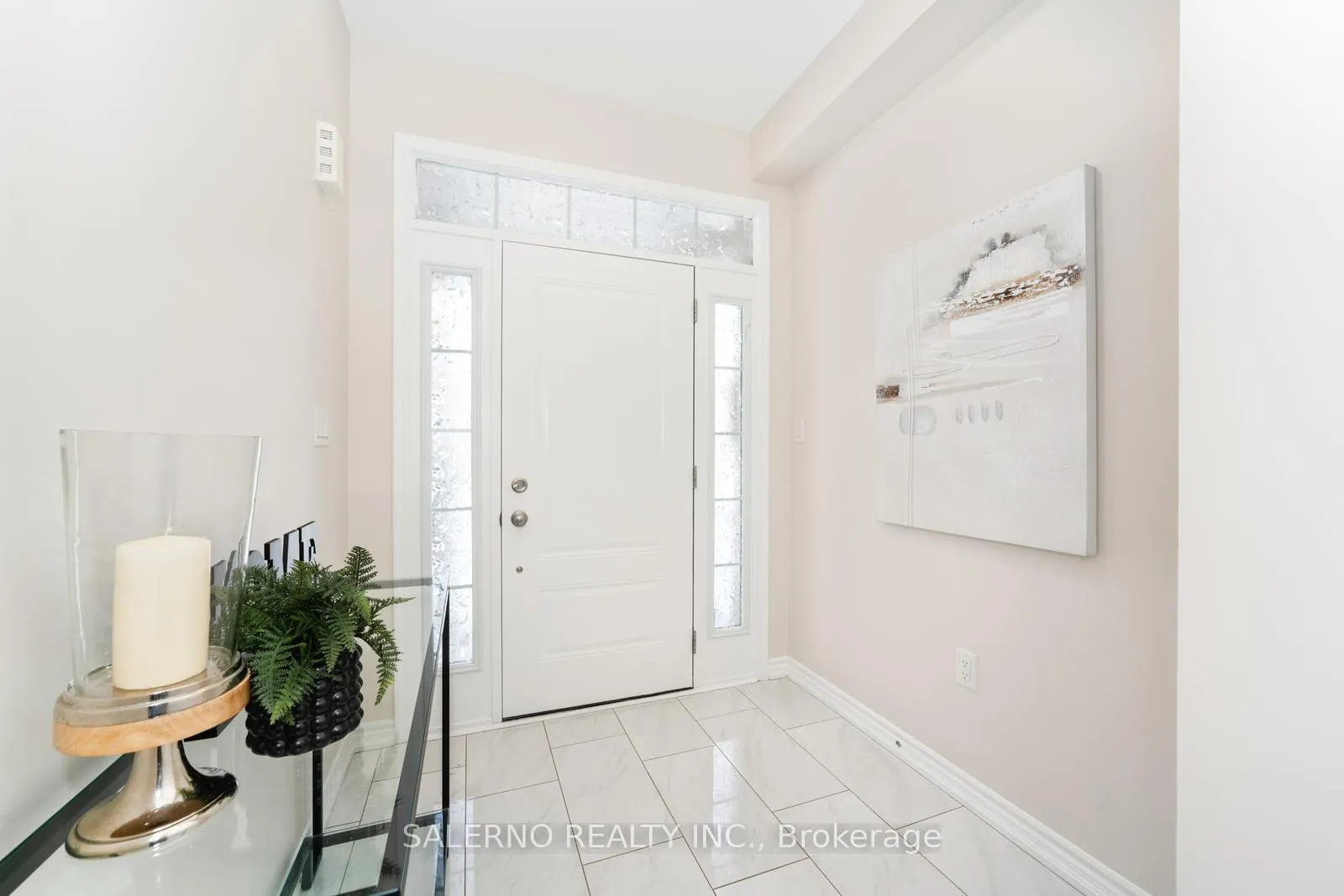 Photo 4 of 37 Chorus Crescent, Vaughan, Kleinburg — HOMEH