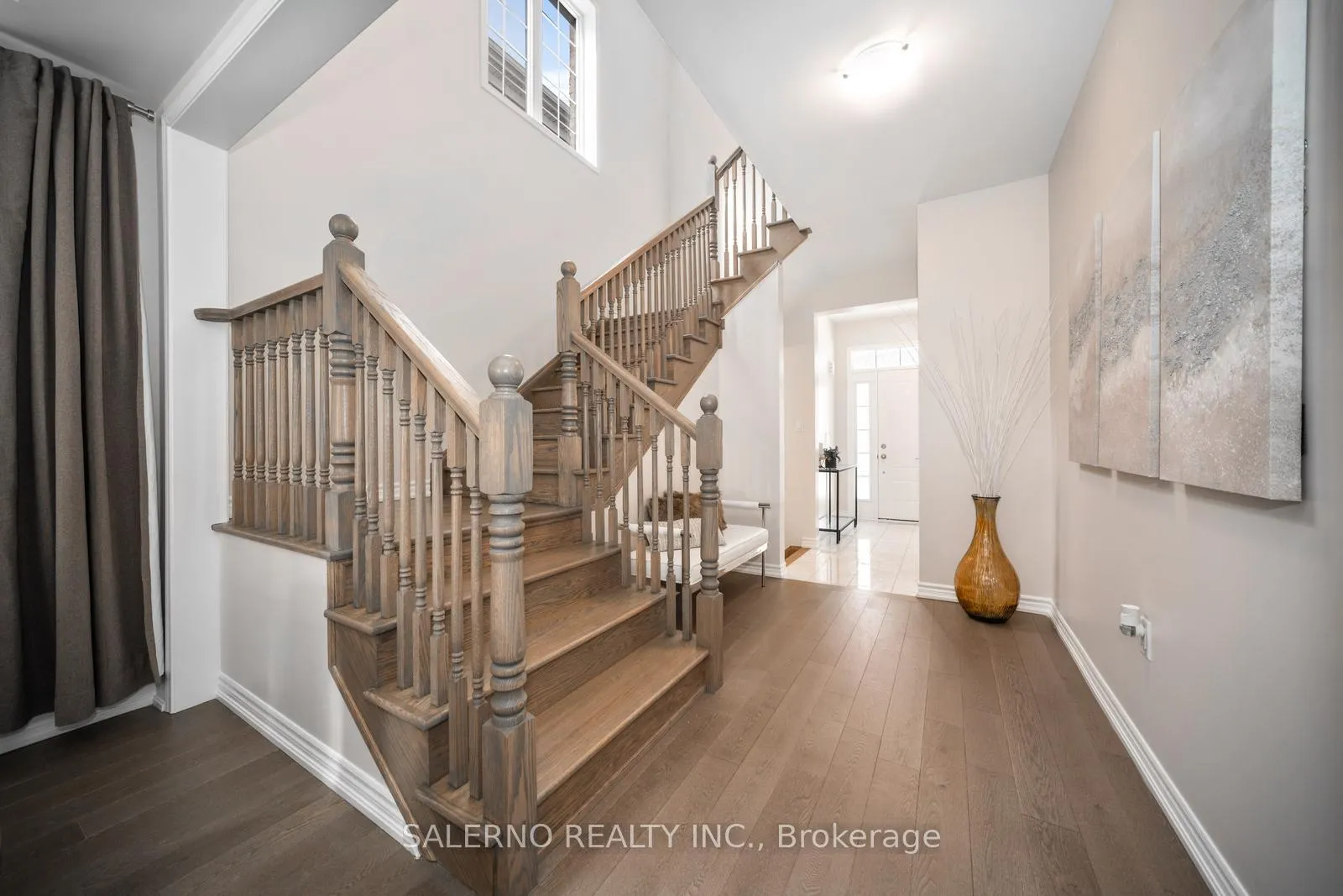 Photo 5 of 37 Chorus Crescent, Vaughan, Kleinburg — HOMEH