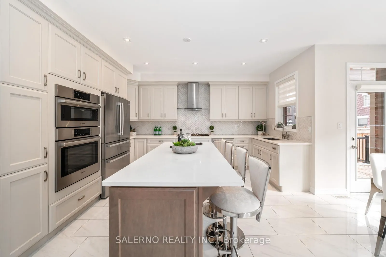 Photo 9 of 37 Chorus Crescent, Vaughan, Kleinburg — HOMEH