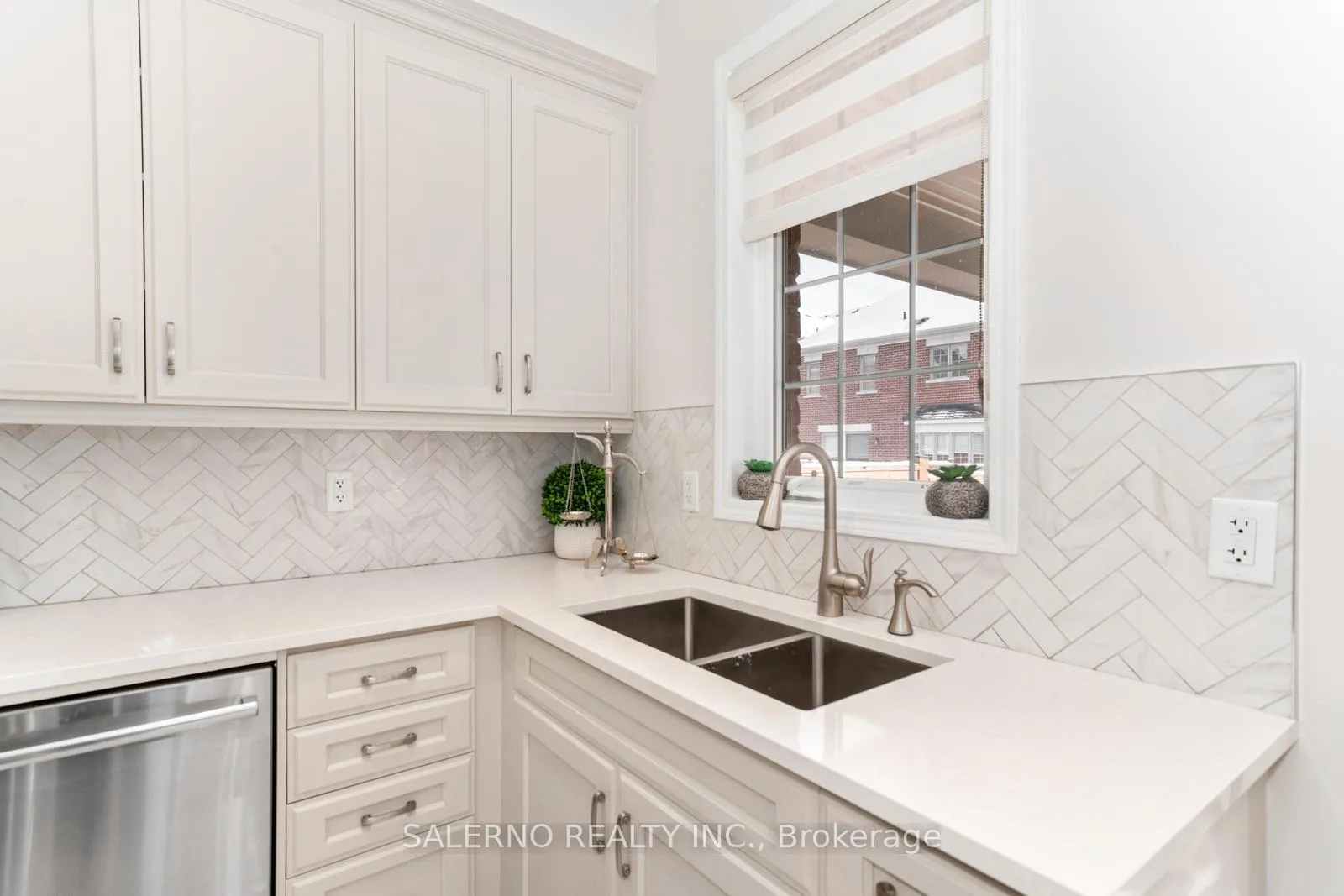 Photo 11 of 37 Chorus Crescent, Vaughan, Kleinburg — HOMEH