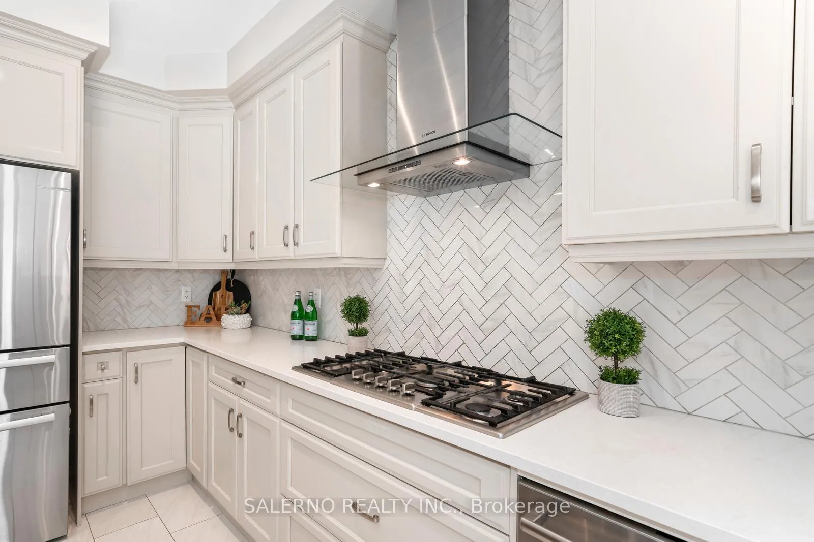 Photo 12 of 37 Chorus Crescent, Vaughan, Kleinburg — HOMEH