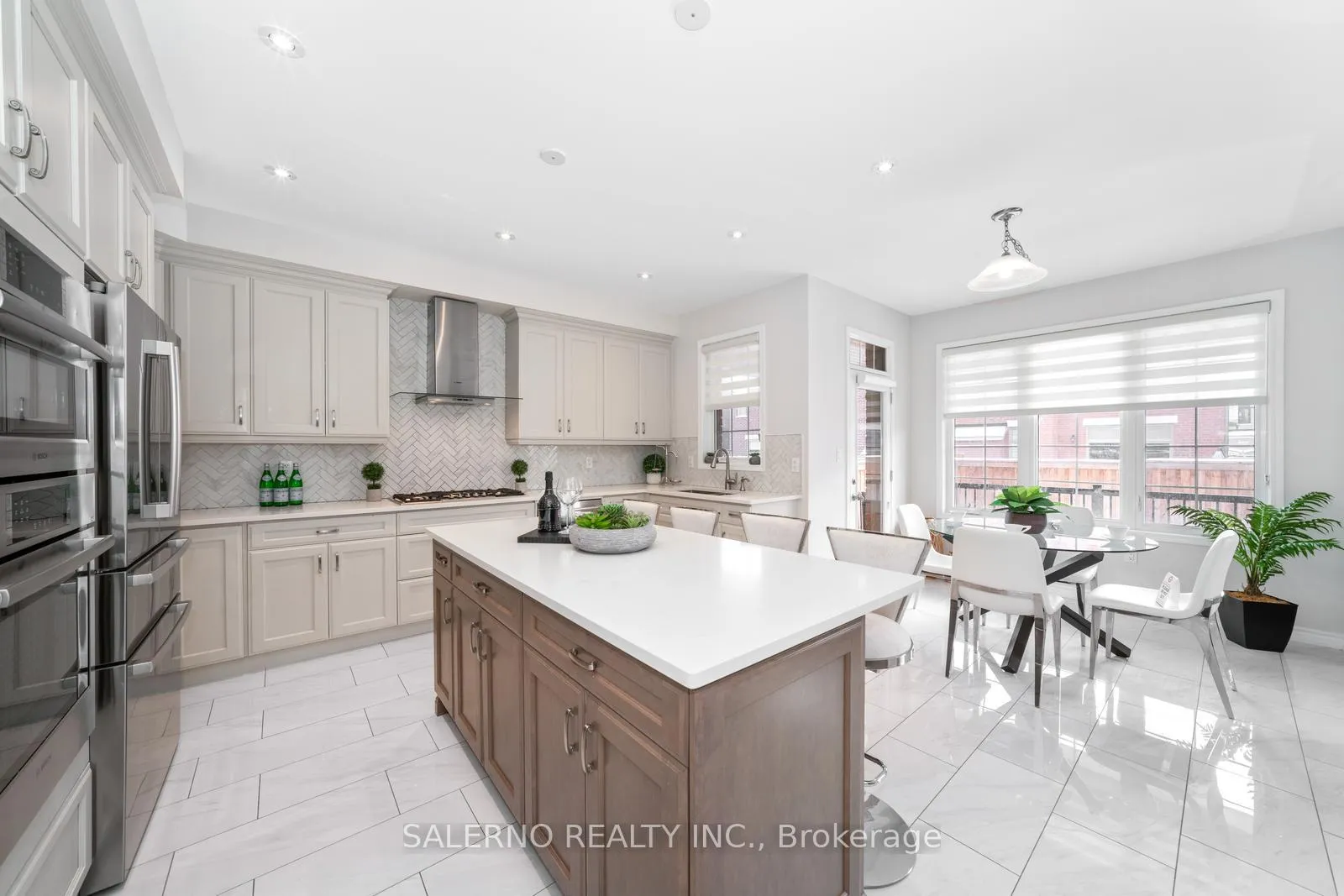 Photo 14 of 37 Chorus Crescent, Vaughan, Kleinburg — HOMEH
