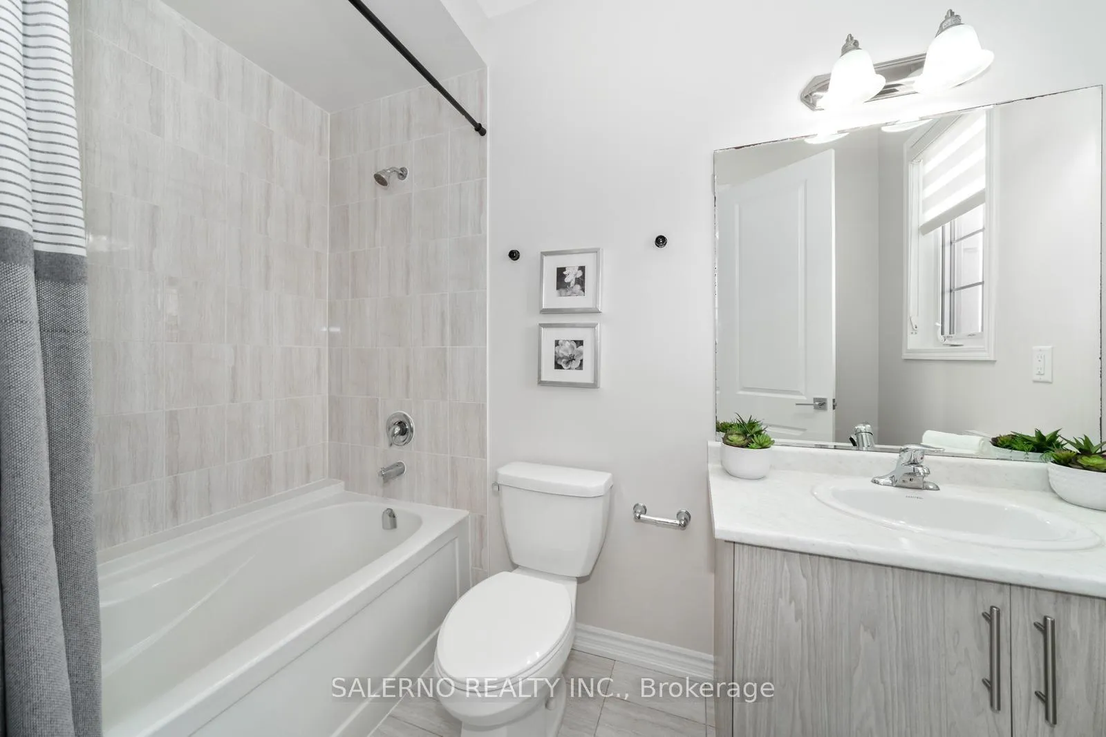 Photo 23 of 37 Chorus Crescent, Vaughan, Kleinburg — HOMEH
