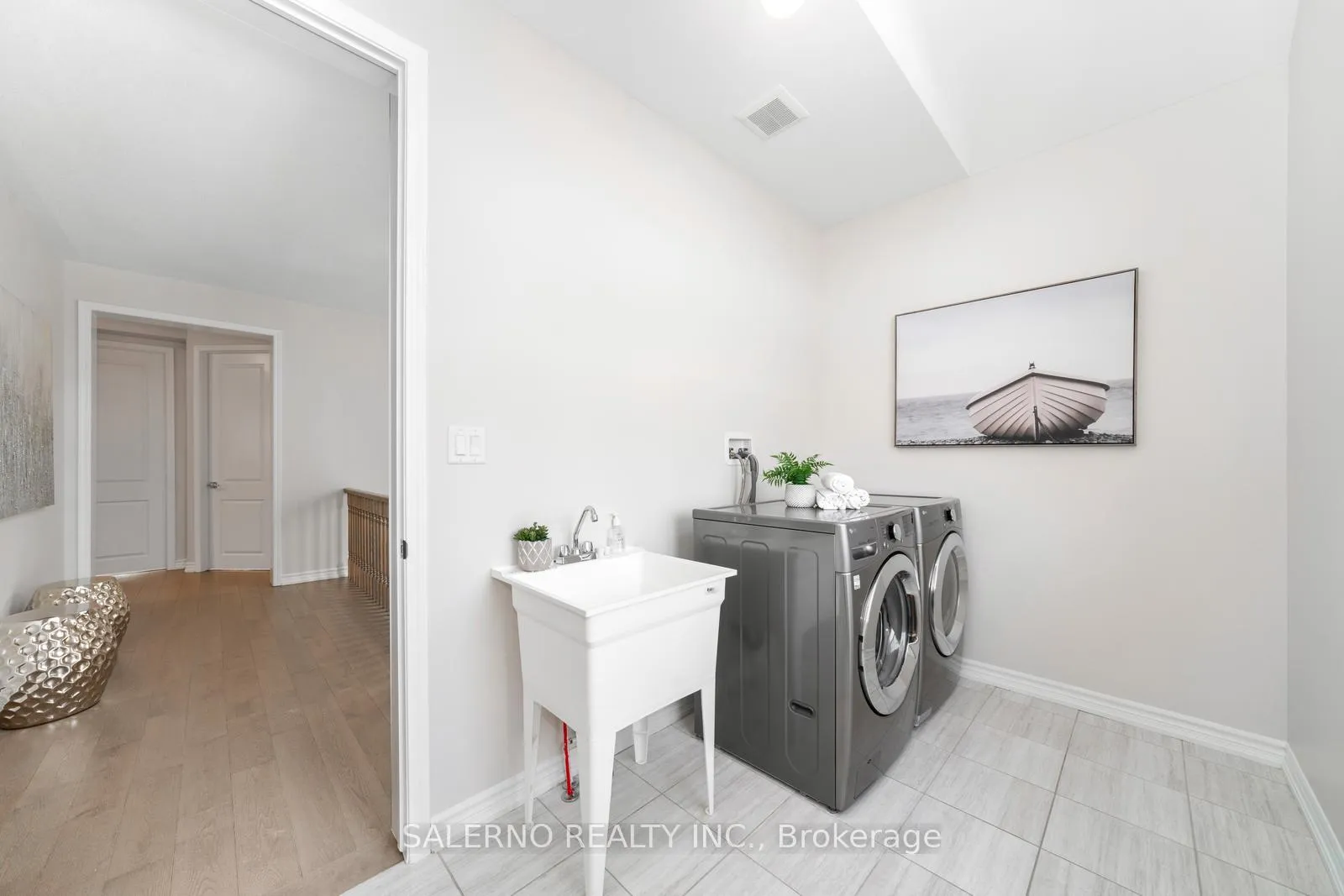 Photo 27 of 37 Chorus Crescent, Vaughan, Kleinburg — HOMEH
