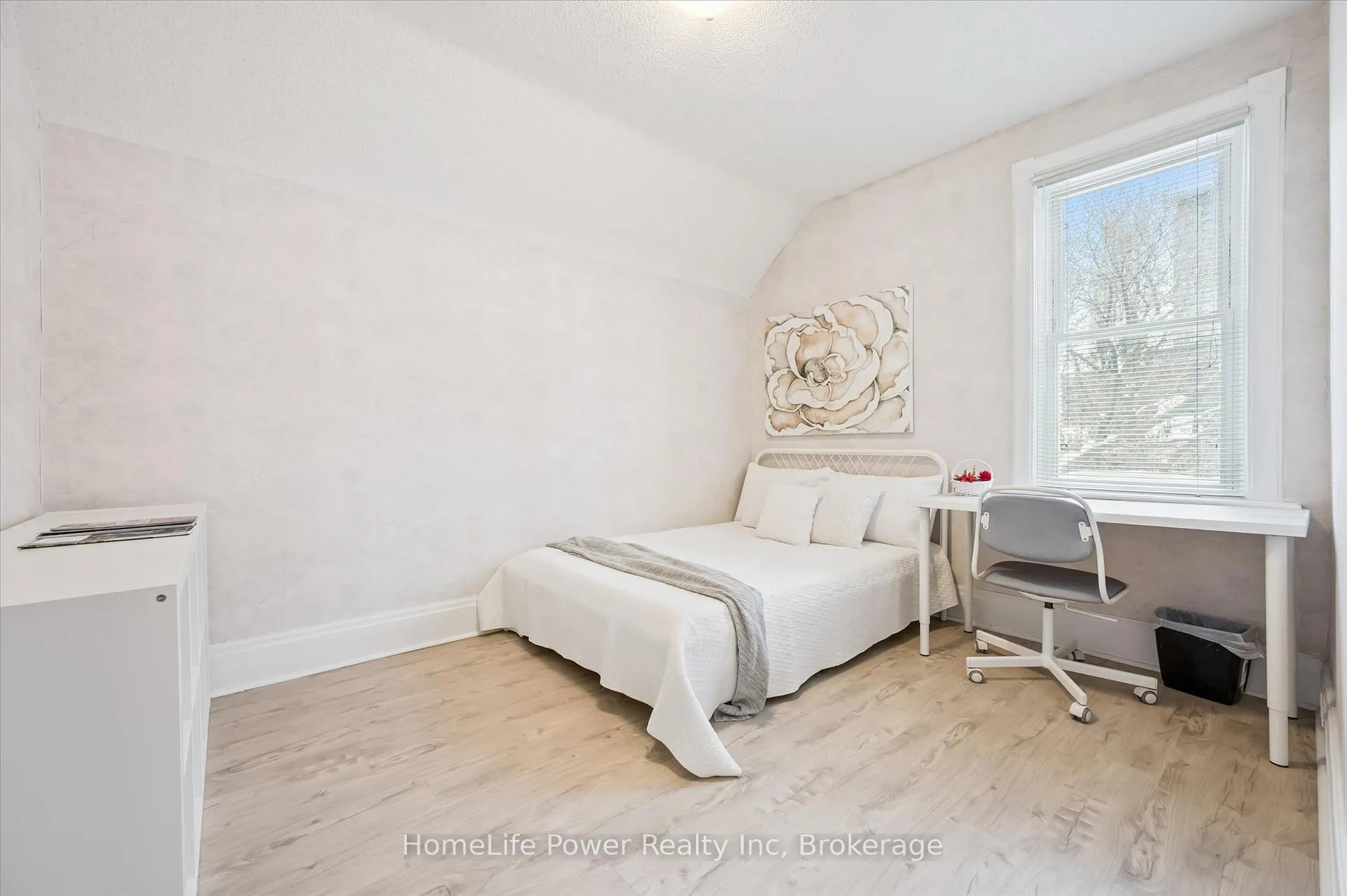 Photo 20 of 36 Linden Avenue, Kitchener — HOMEH