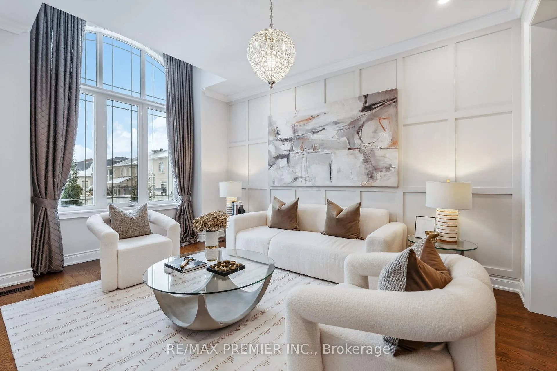 Photo 3 of 8 Heintzman Crescent, Vaughan, Patterson — HOMEH