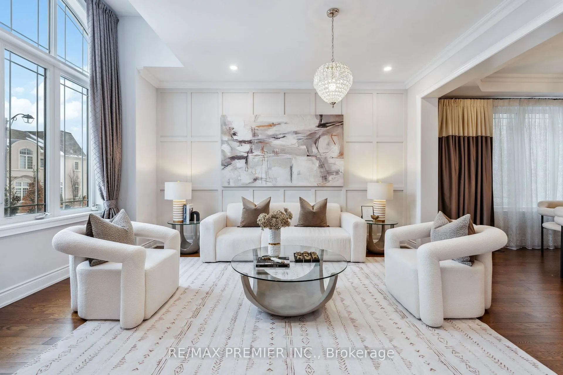 Photo 4 of 8 Heintzman Crescent, Vaughan, Patterson — HOMEH