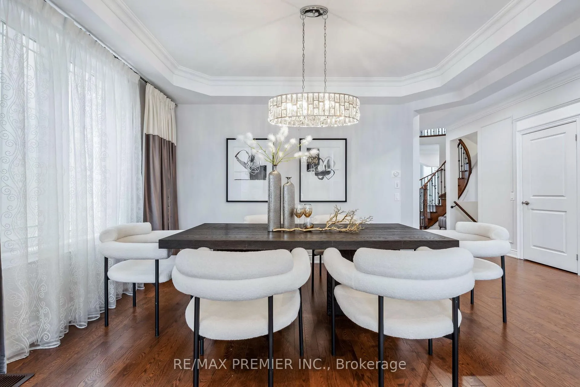 Photo 9 of 8 Heintzman Crescent, Vaughan, Patterson — HOMEH