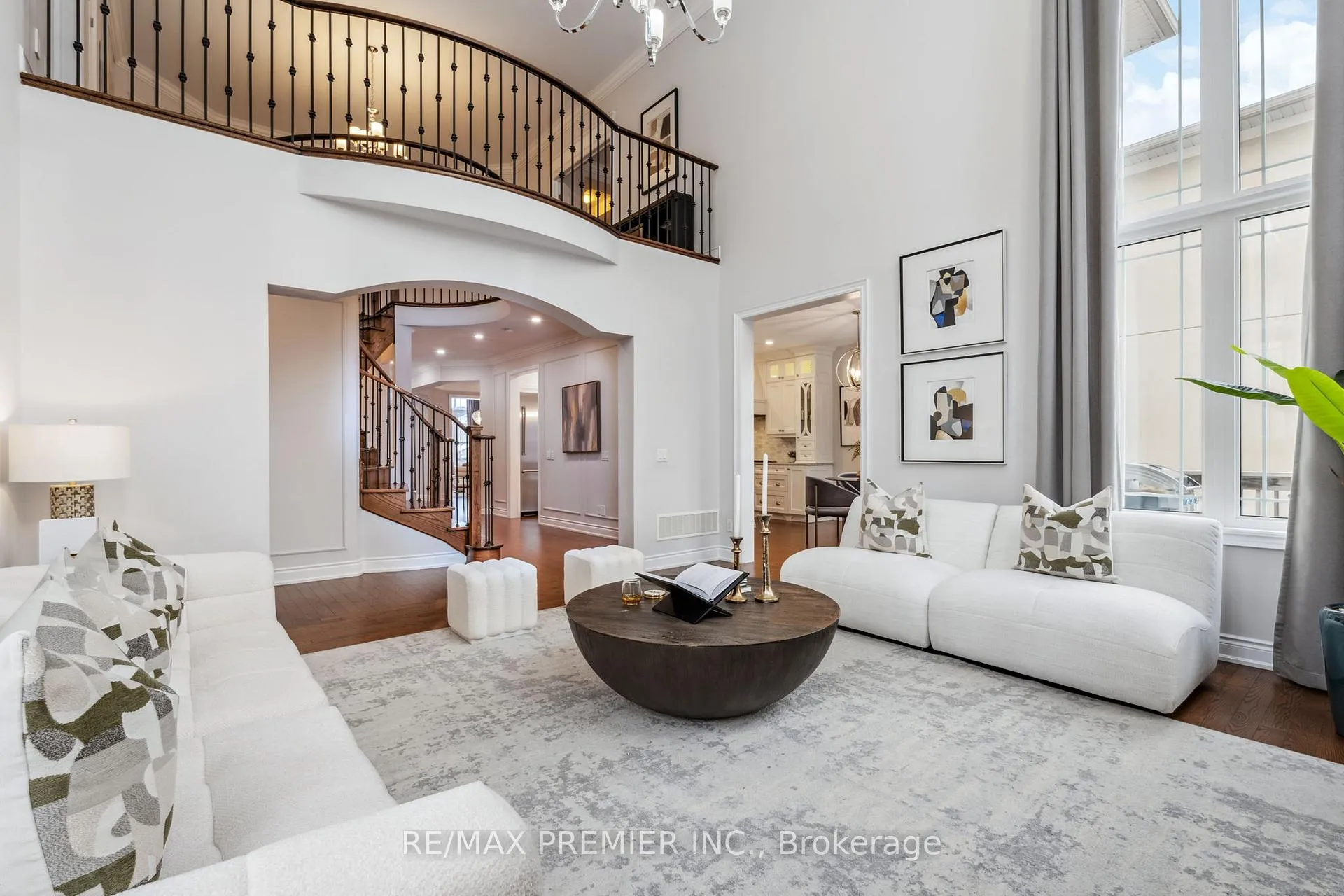 Photo 14 of 8 Heintzman Crescent, Vaughan, Patterson — HOMEH