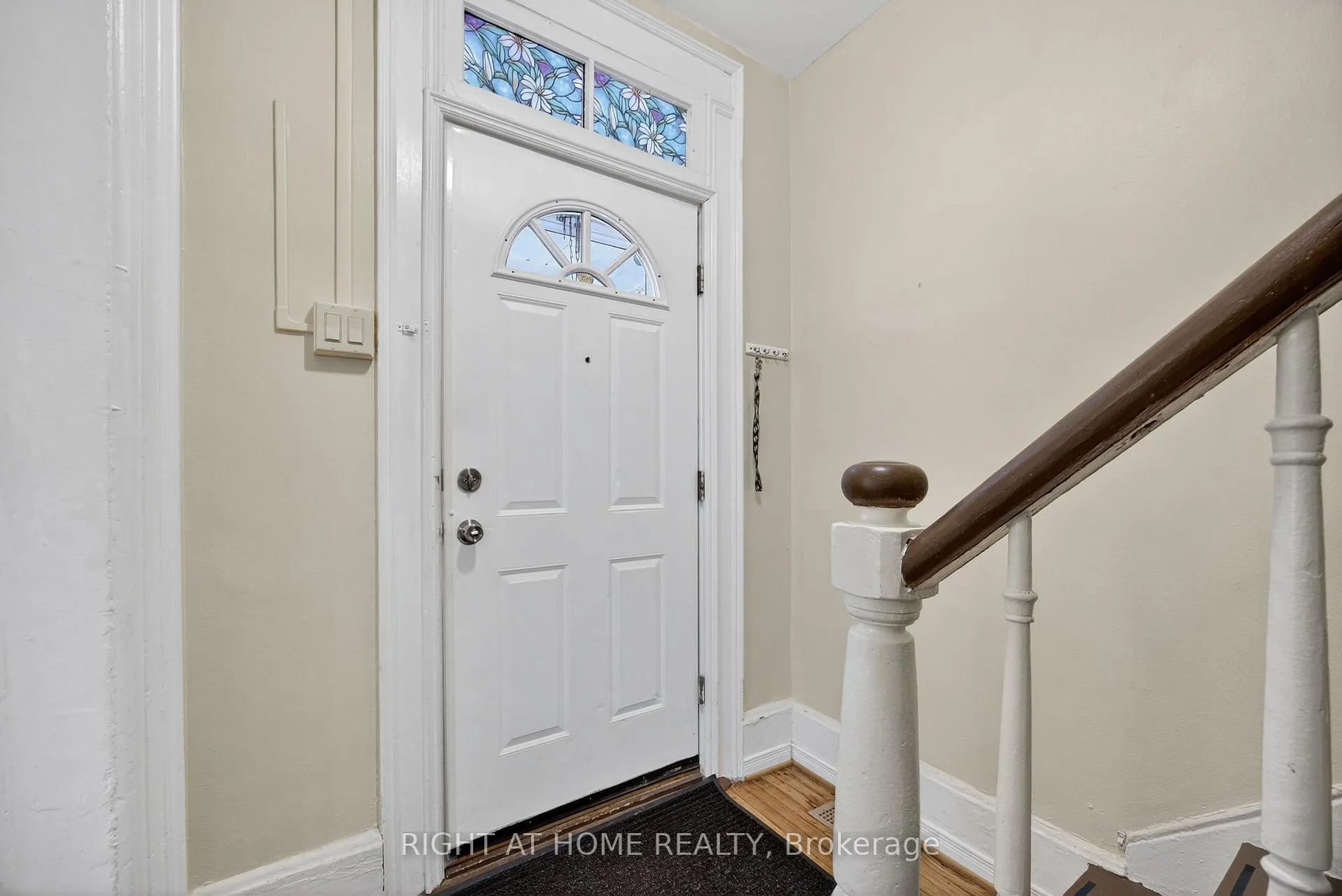 Photo 5 of 314 Queen Street, Midland — HOMEH