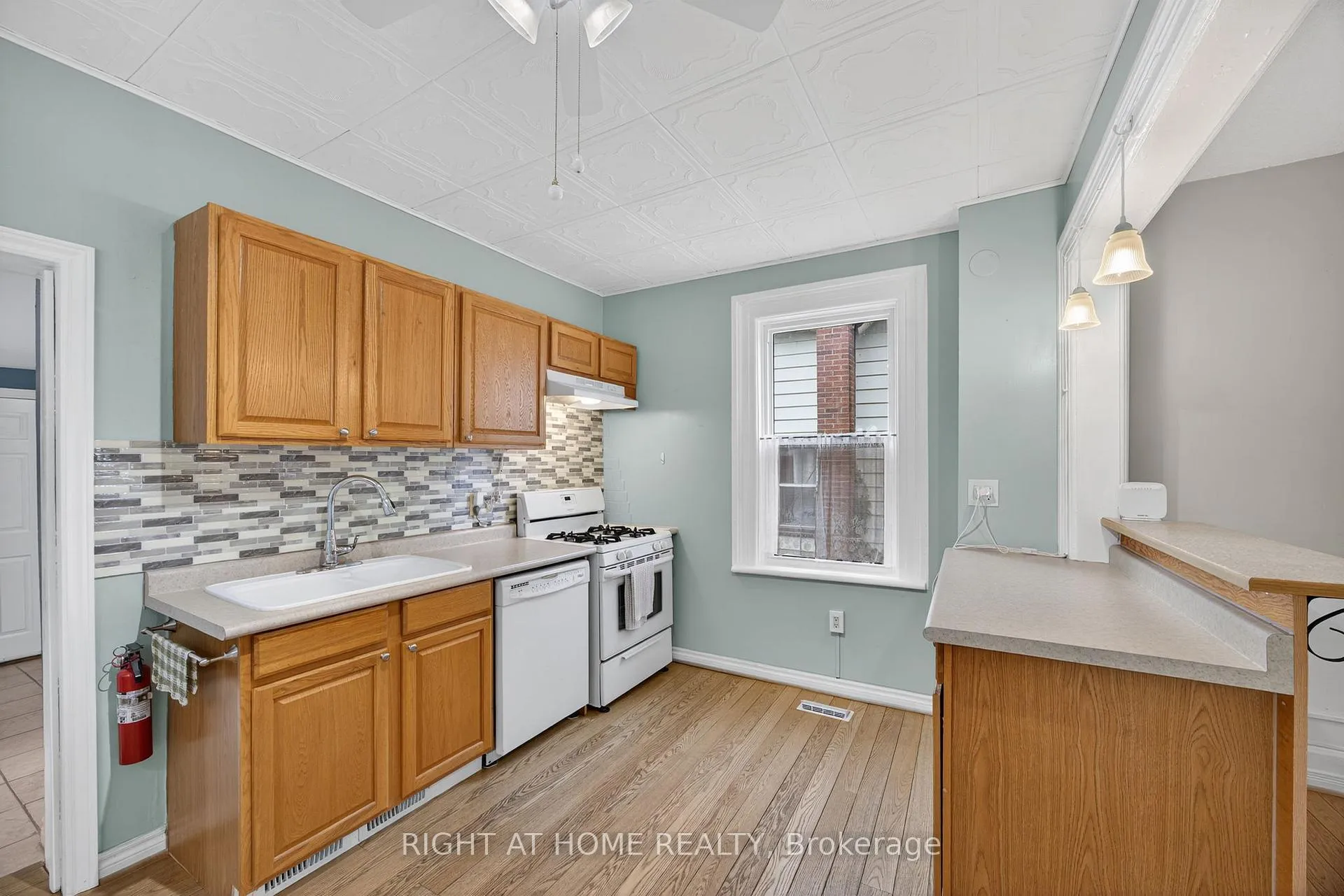 Photo 6 of 314 Queen Street, Midland — HOMEH