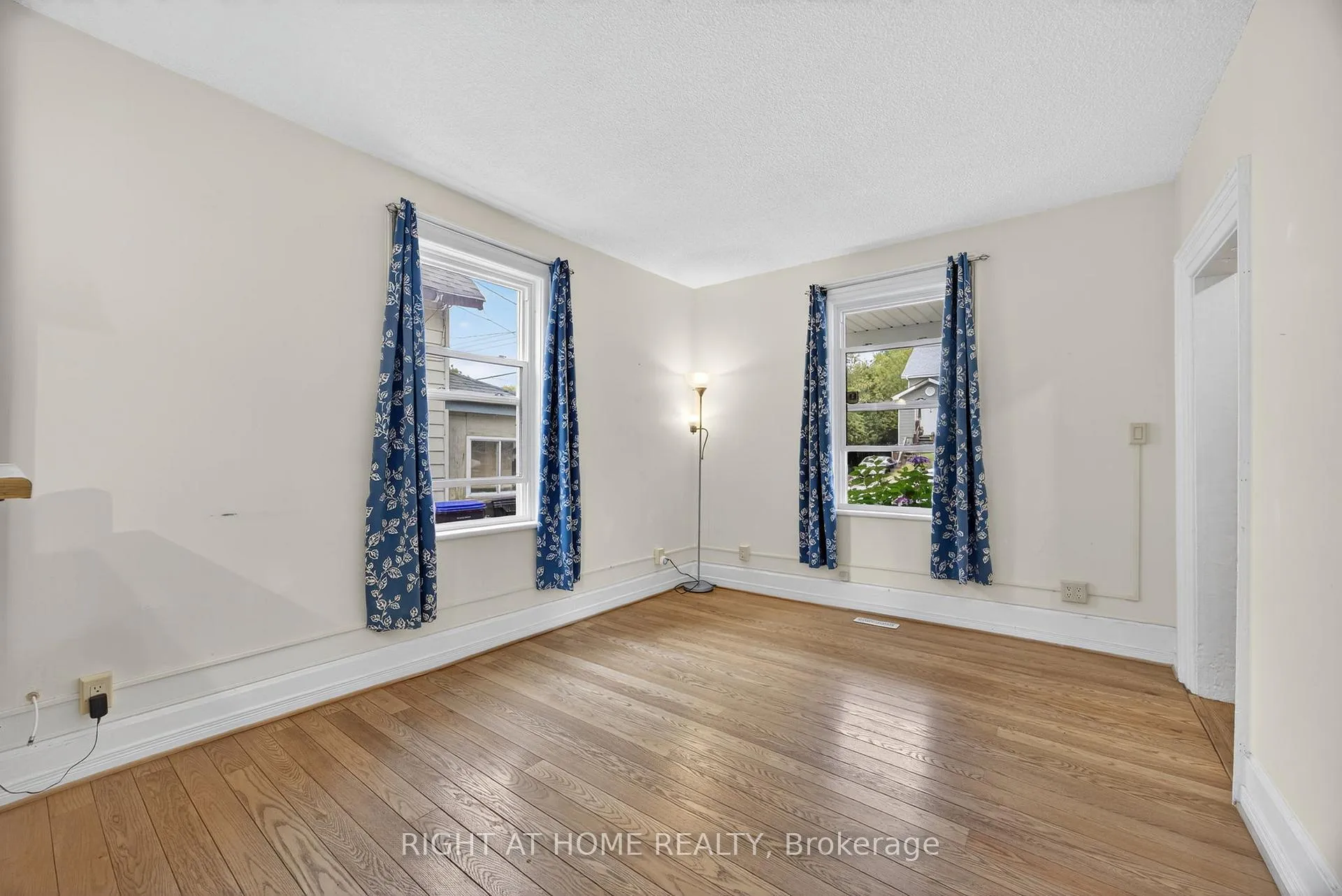 Photo 9 of 314 Queen Street, Midland — HOMEH