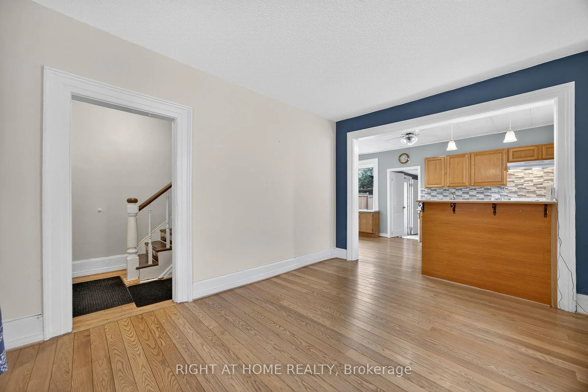 Photo 10 of 314 Queen Street, Midland — HOMEH