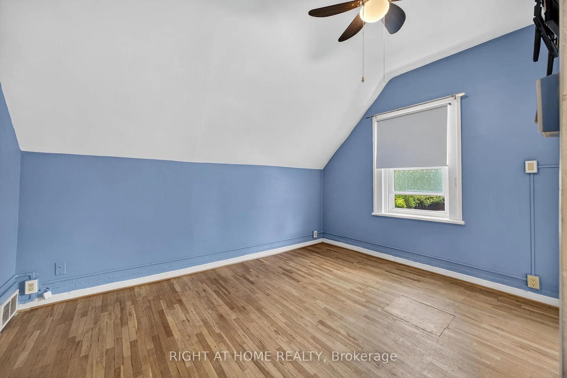 Photo 13 of 314 Queen Street, Midland — HOMEH