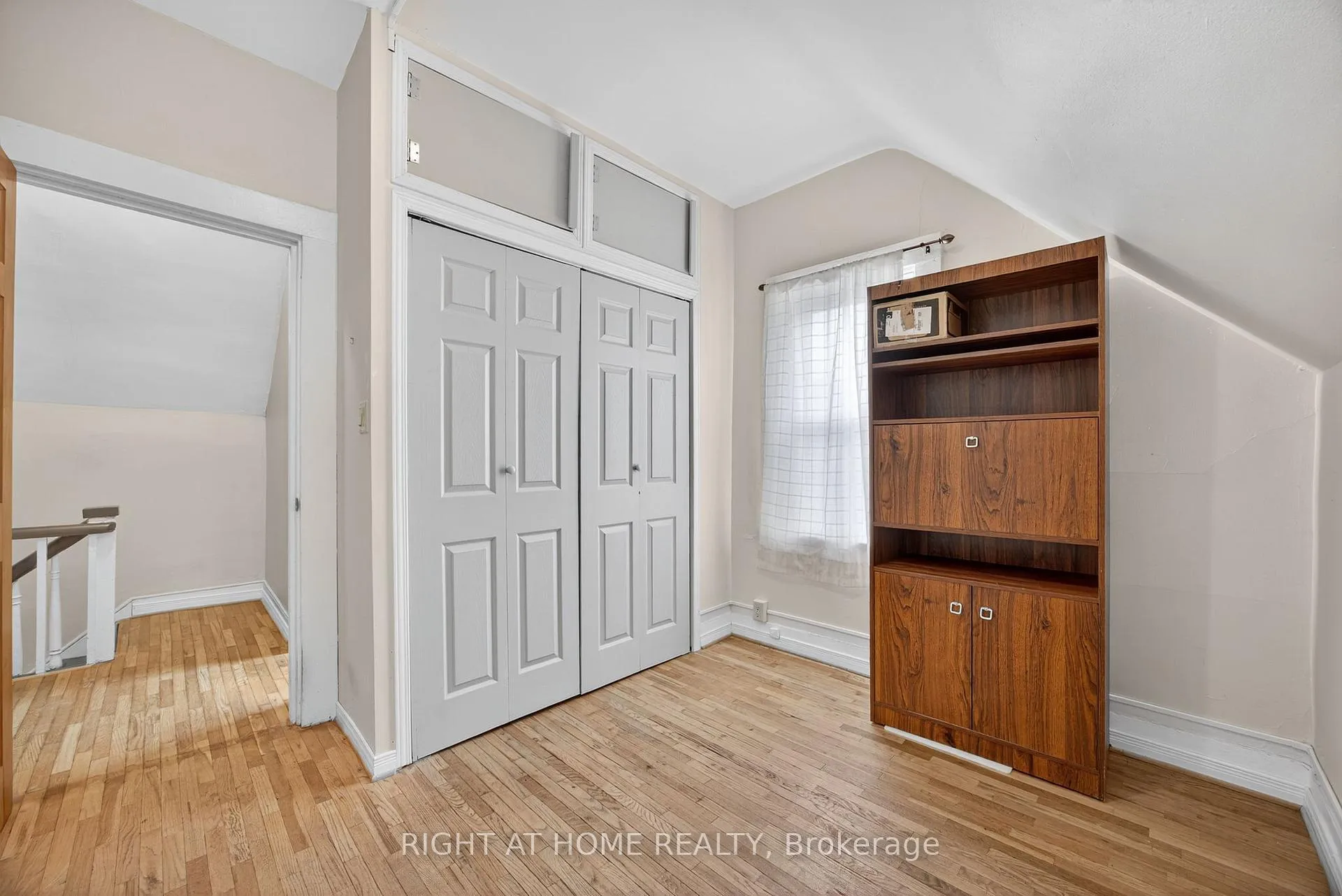 Photo 16 of 314 Queen Street, Midland — HOMEH