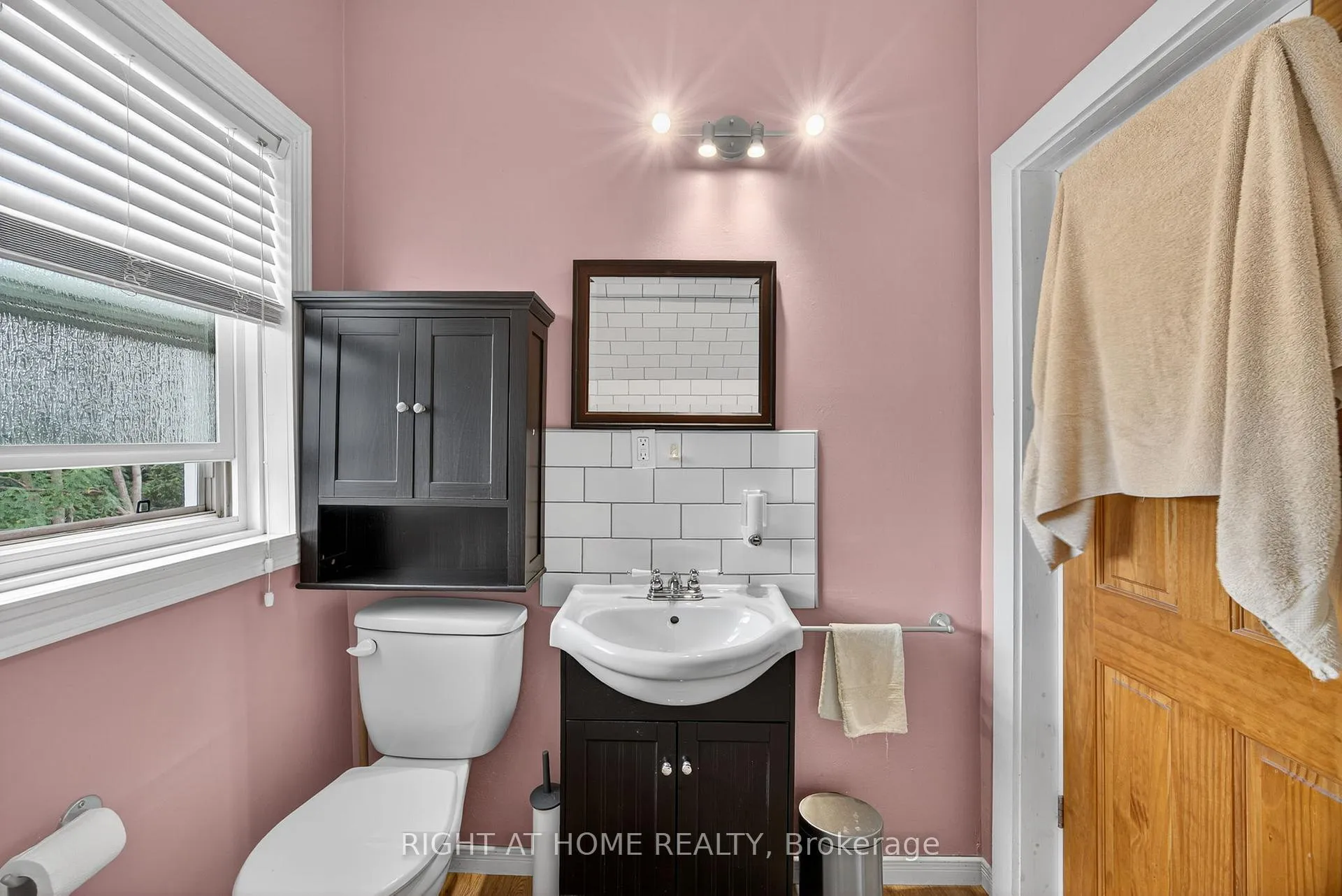 Photo 18 of 314 Queen Street, Midland — HOMEH