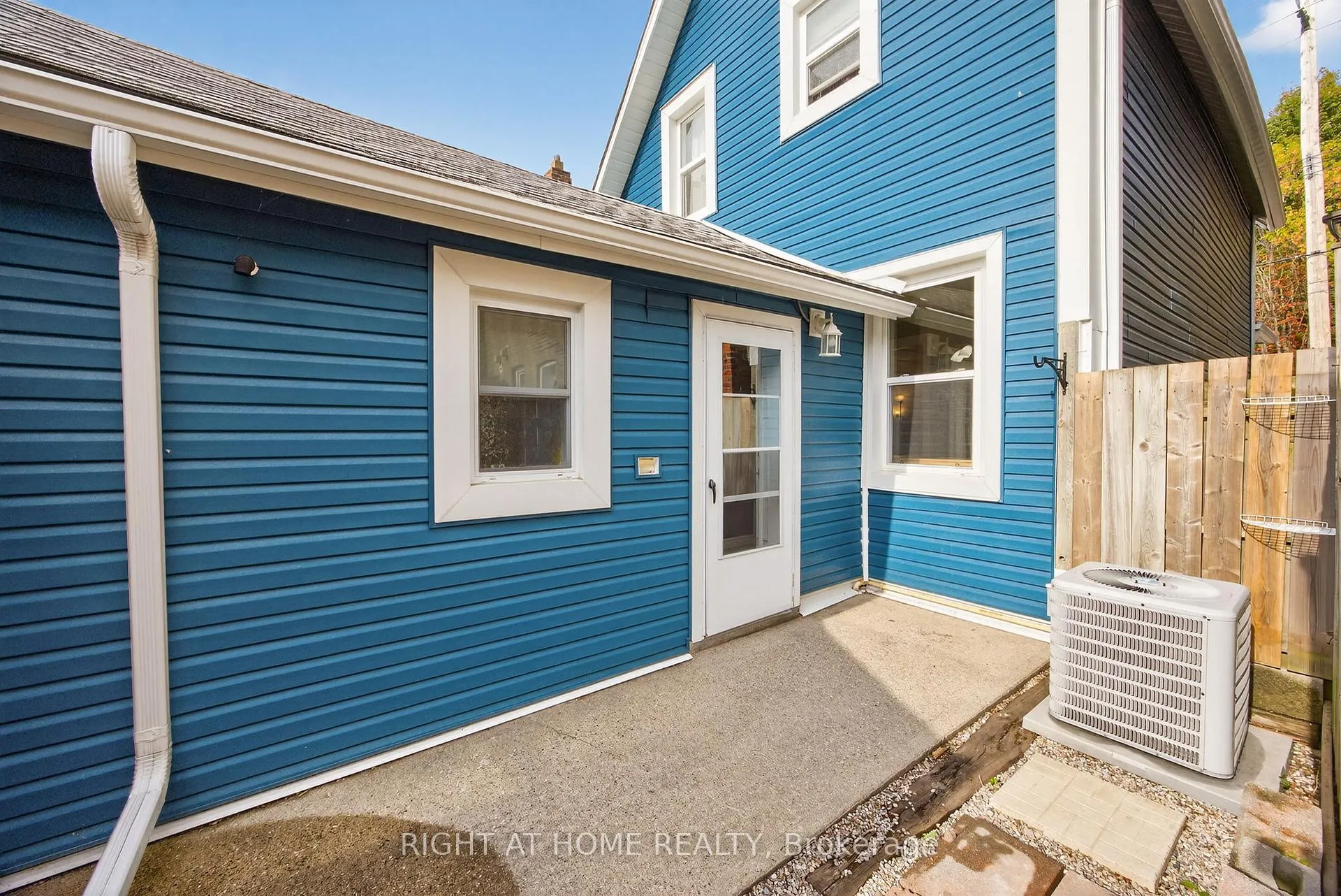 Photo 21 of 314 Queen Street, Midland — HOMEH