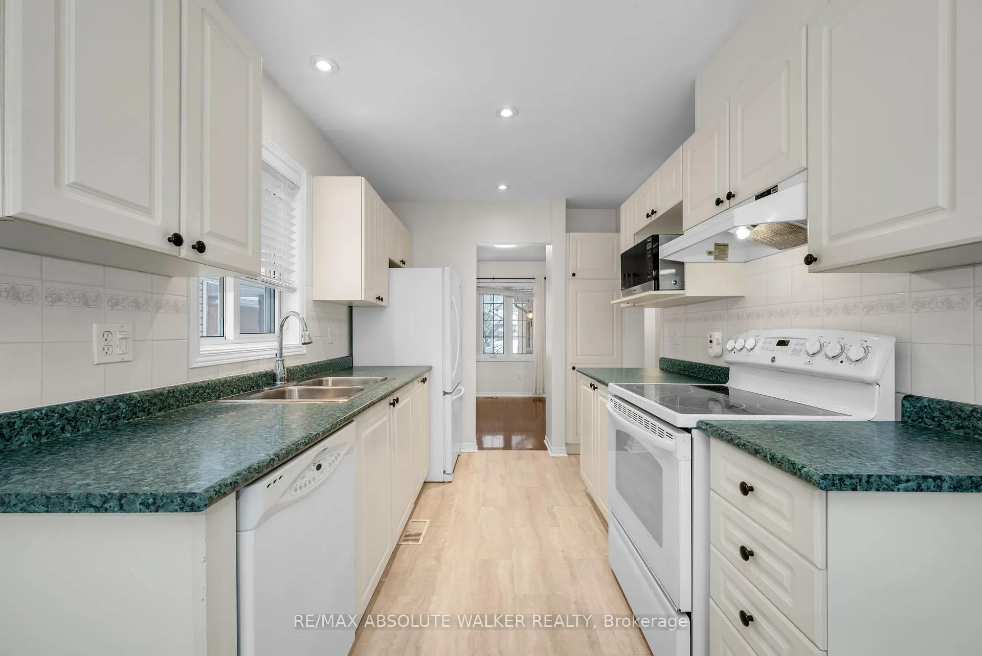 Photo 12 of 246 Mountshannon Drive, Ottawa, Barrhaven - Longfields — HOMEH