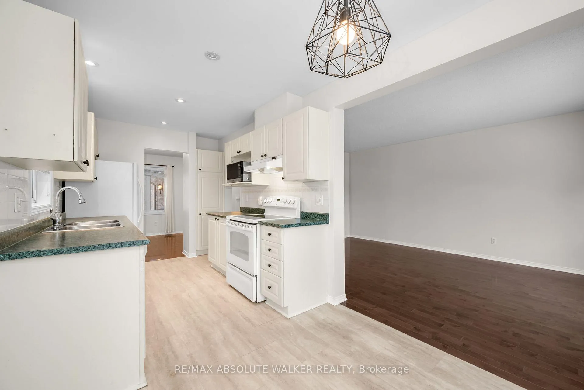 Photo 15 of 246 Mountshannon Drive, Ottawa, Barrhaven - Longfields — HOMEH