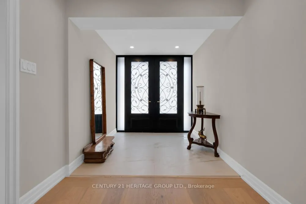 Photo 3 of 110 Jules Avenue, Vaughan, East Woodbridge — HOMEH