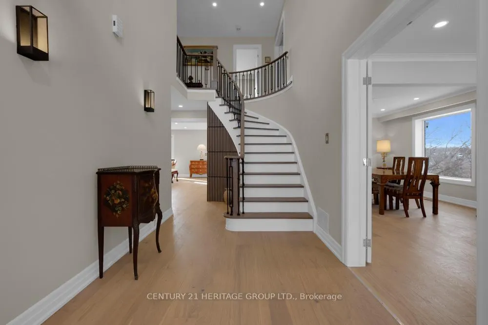 Photo 4 of 110 Jules Avenue, Vaughan, East Woodbridge — HOMEH