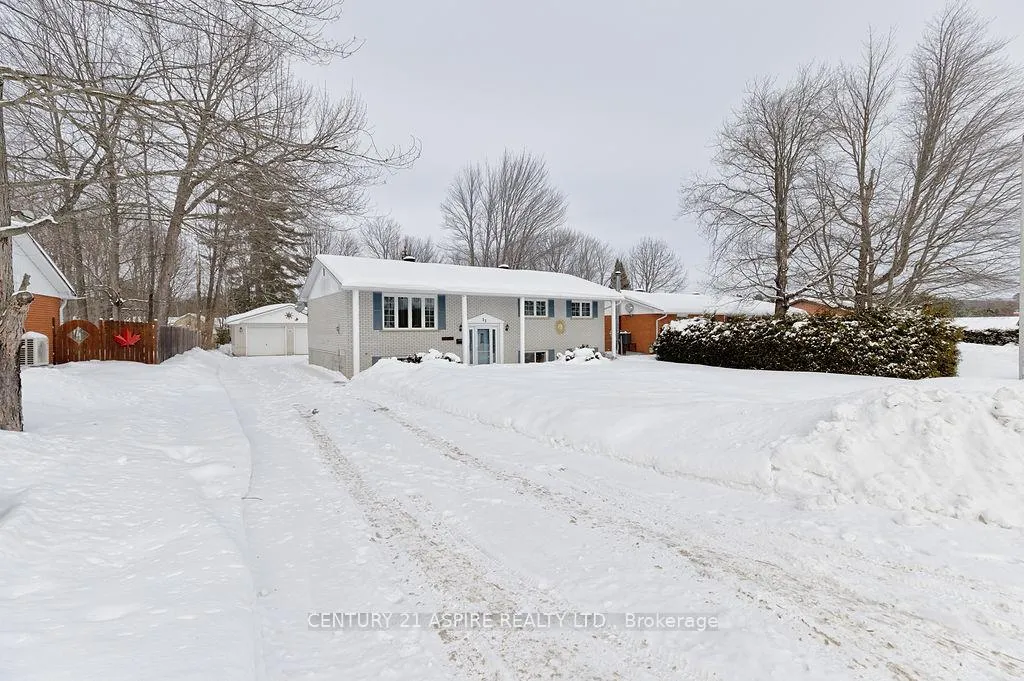 Photo 3 of 23 Park Drive, Petawawa — HOMEH