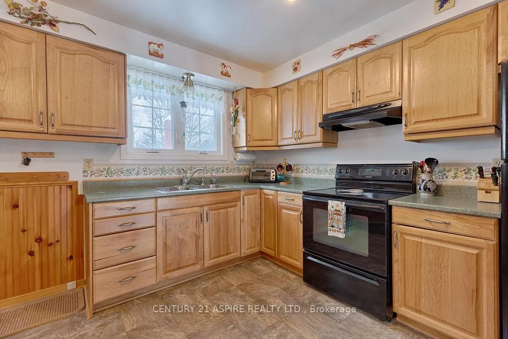 Photo 10 of 23 Park Drive, Petawawa — HOMEH