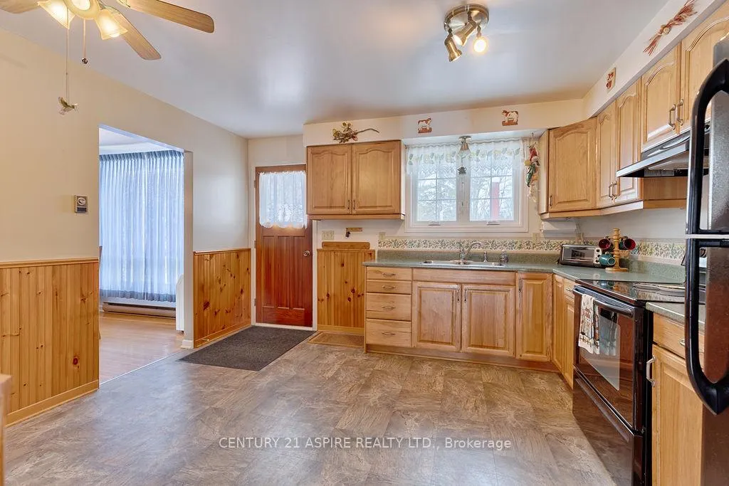 Photo 11 of 23 Park Drive, Petawawa — HOMEH