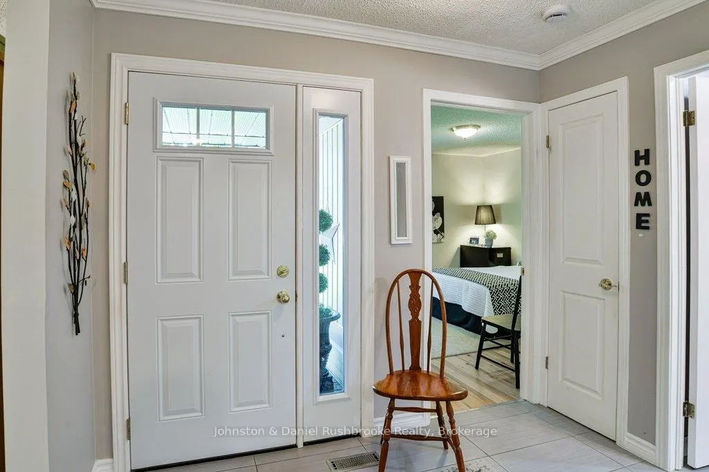 Photo 2 of 21 Pineridge Gate E, Gravenhurst, Wood (Gravenhurst) — HOMEH