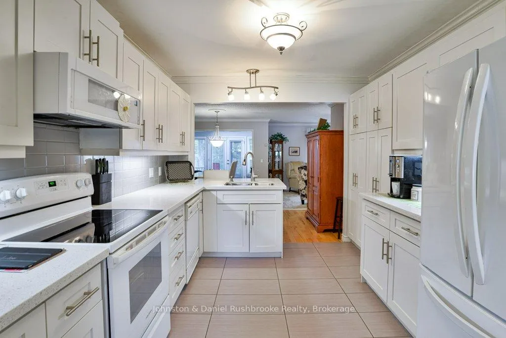 Photo 5 of 21 Pineridge Gate E, Gravenhurst, Wood (Gravenhurst) — HOMEH