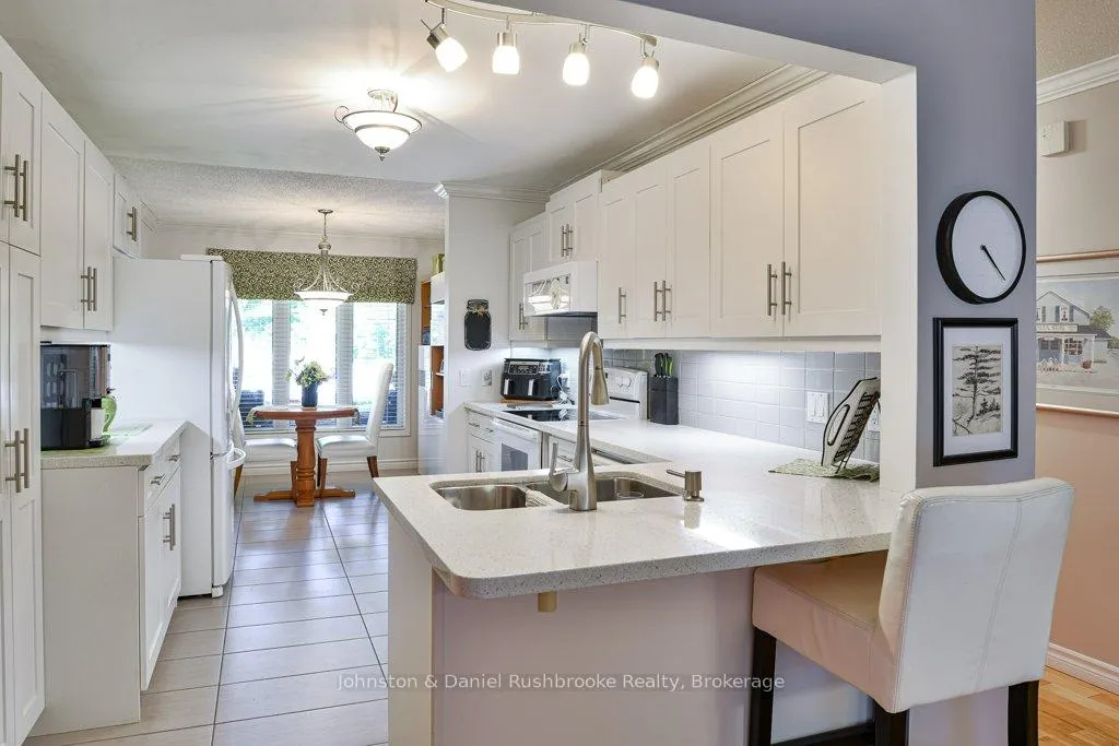 Photo 7 of 21 Pineridge Gate E, Gravenhurst, Wood (Gravenhurst) — HOMEH
