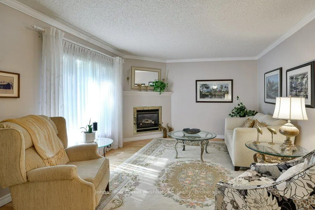 Photo 9 of 21 Pineridge Gate E, Gravenhurst, Wood (Gravenhurst) — HOMEH