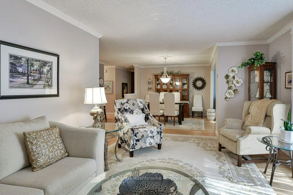 Photo 10 of 21 Pineridge Gate E, Gravenhurst, Wood (Gravenhurst) — HOMEH