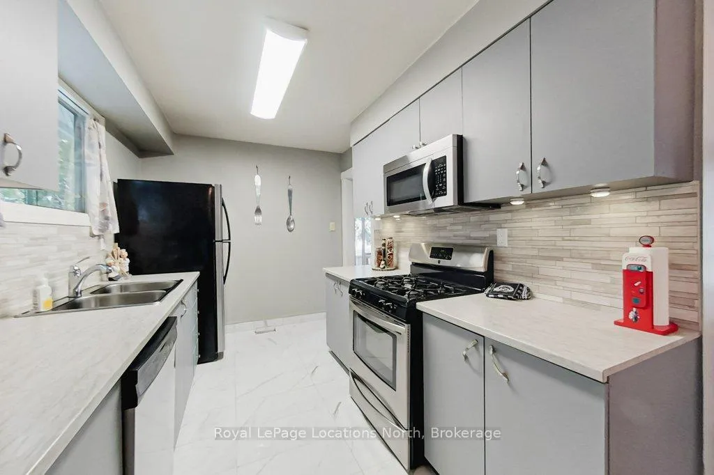 Photo 4 of 121 Niagara Street, Collingwood — HOMEH