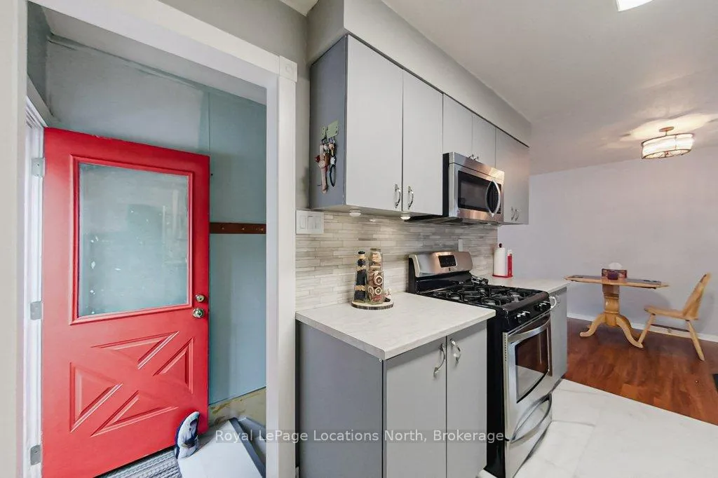 Photo 5 of 121 Niagara Street, Collingwood — HOMEH