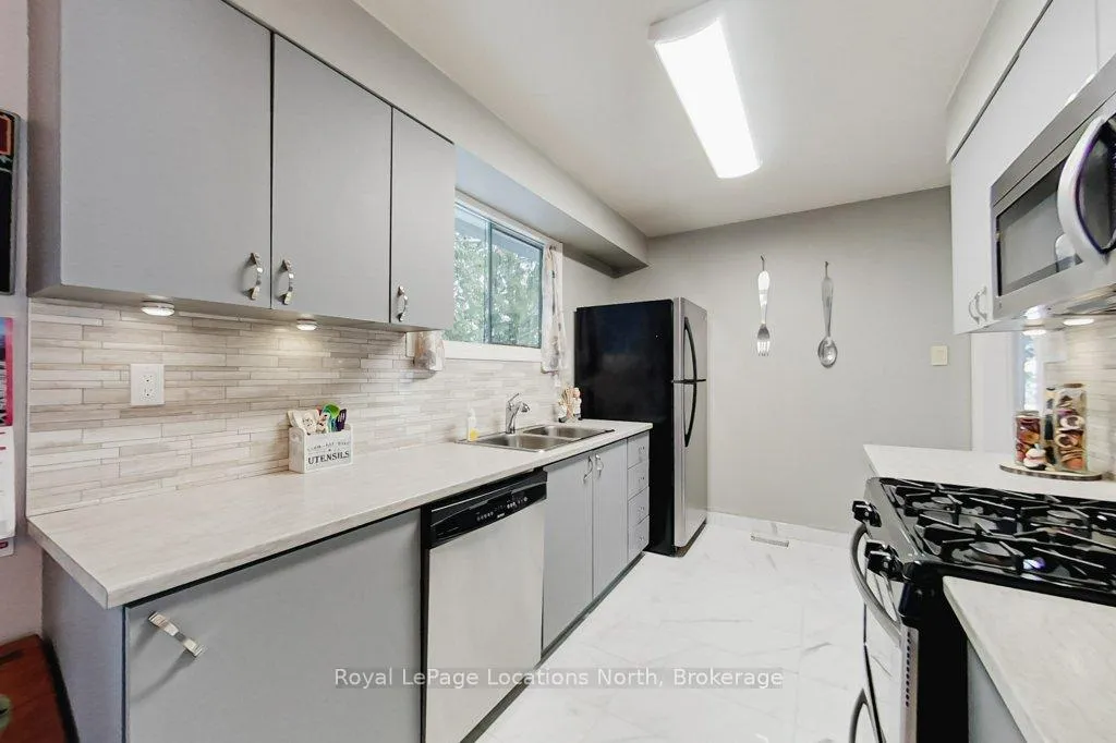 Photo 6 of 121 Niagara Street, Collingwood — HOMEH