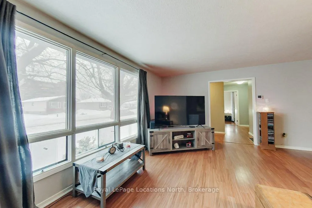 Photo 11 of 121 Niagara Street, Collingwood — HOMEH