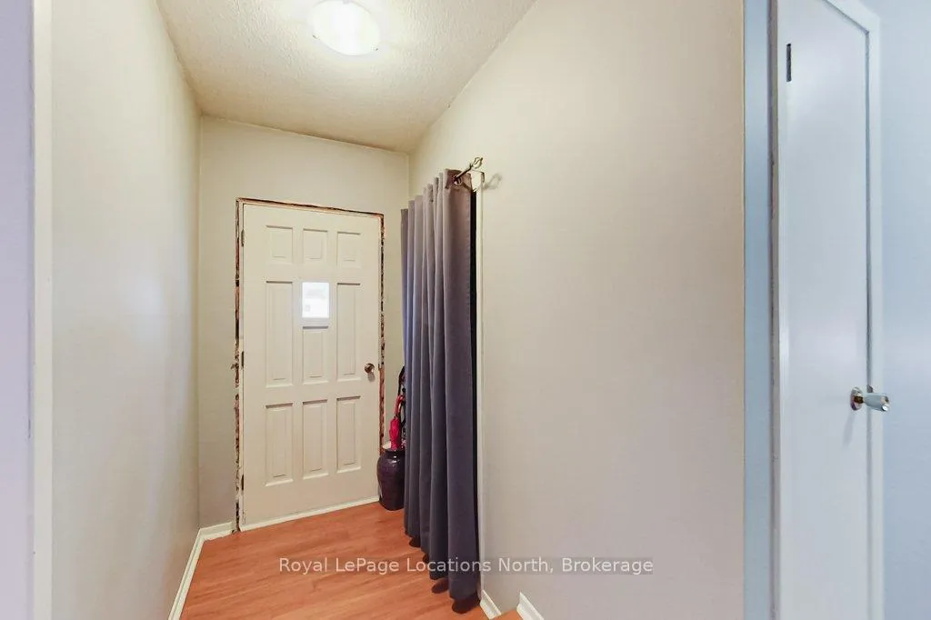 Photo 12 of 121 Niagara Street, Collingwood — HOMEH