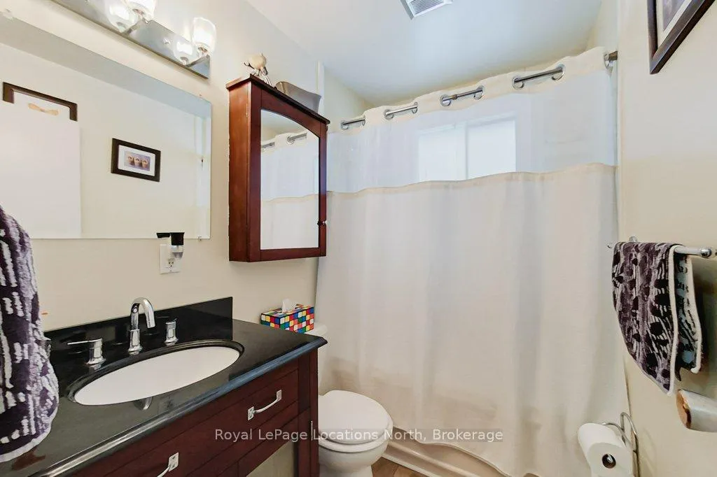 Photo 16 of 121 Niagara Street, Collingwood — HOMEH