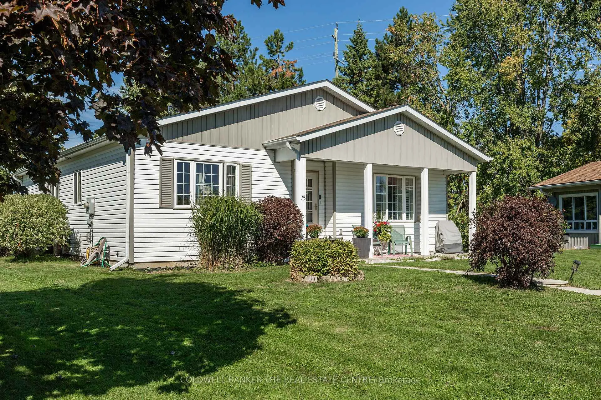 Photo 2 of 15 Recreation Drive, Innisfil, Rural Innisfil — HOMEH