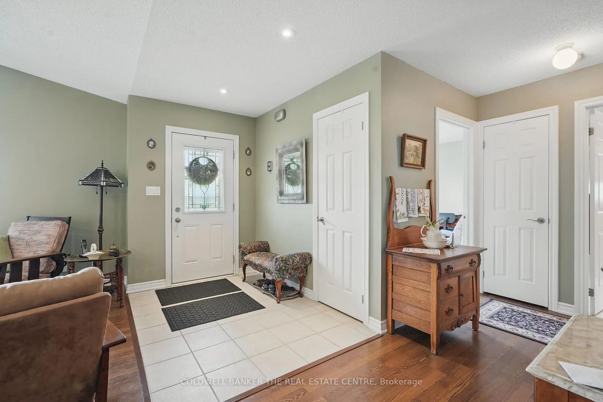 Photo 5 of 15 Recreation Drive, Innisfil, Rural Innisfil — HOMEH