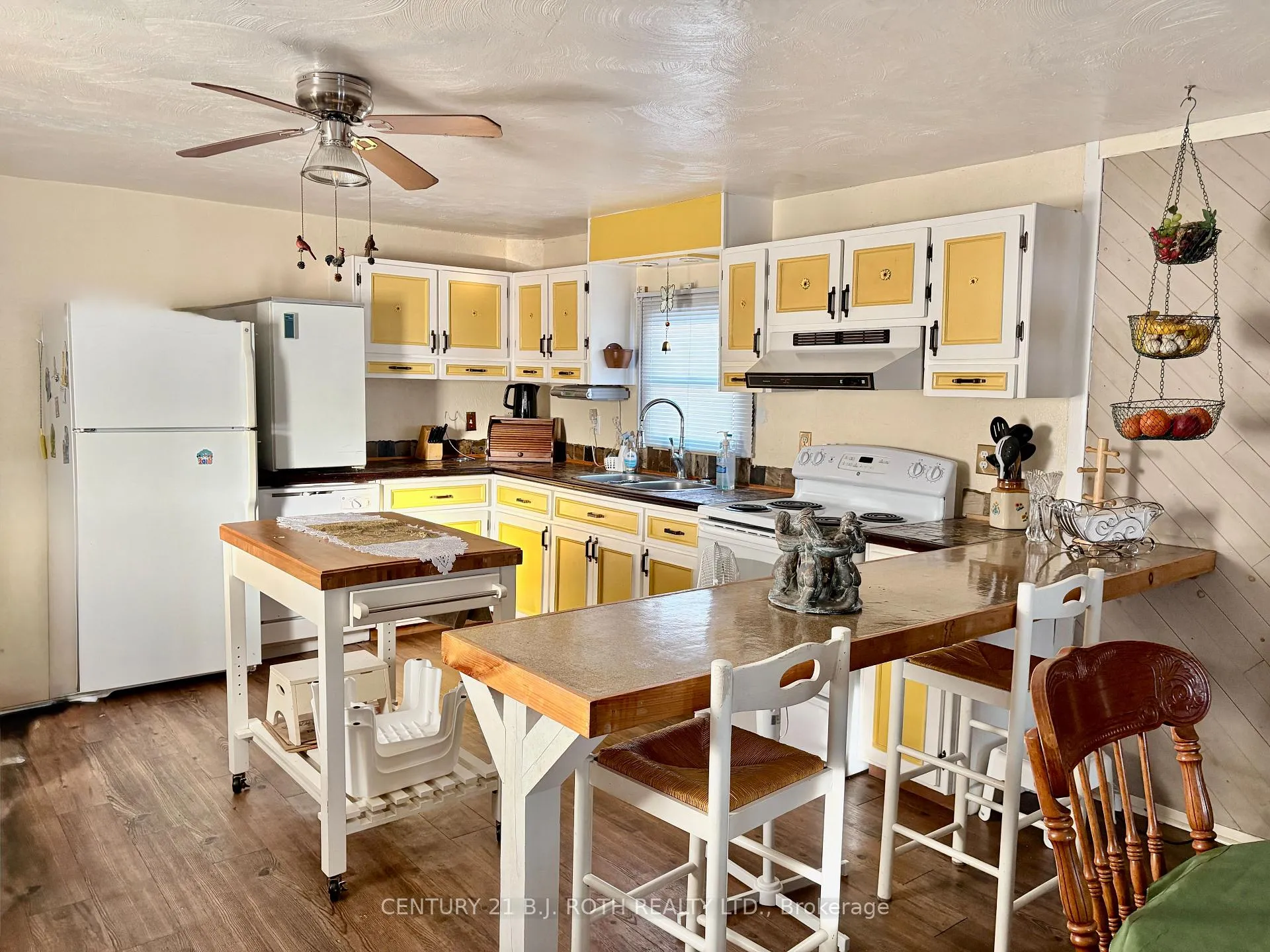 Photo 10 of 20 Shamrock Crescent, Essa, Rural Essa — HOMEH